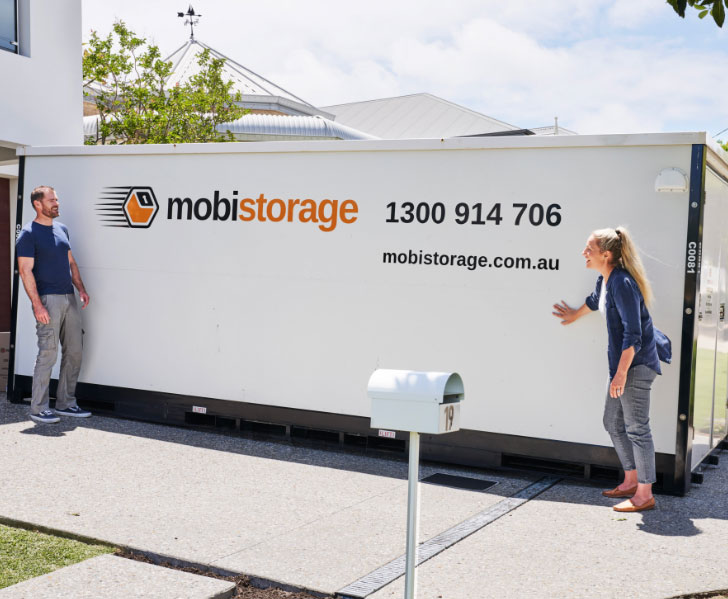 8-1056-0539-20-resized A couple standing outside a mobistorage container